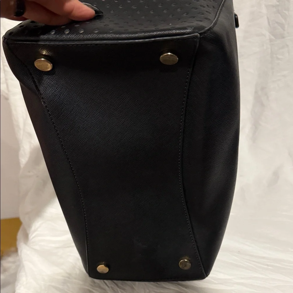 Michael Kors Elegant Black Tote with Gold Details - Picture 6 of 14
